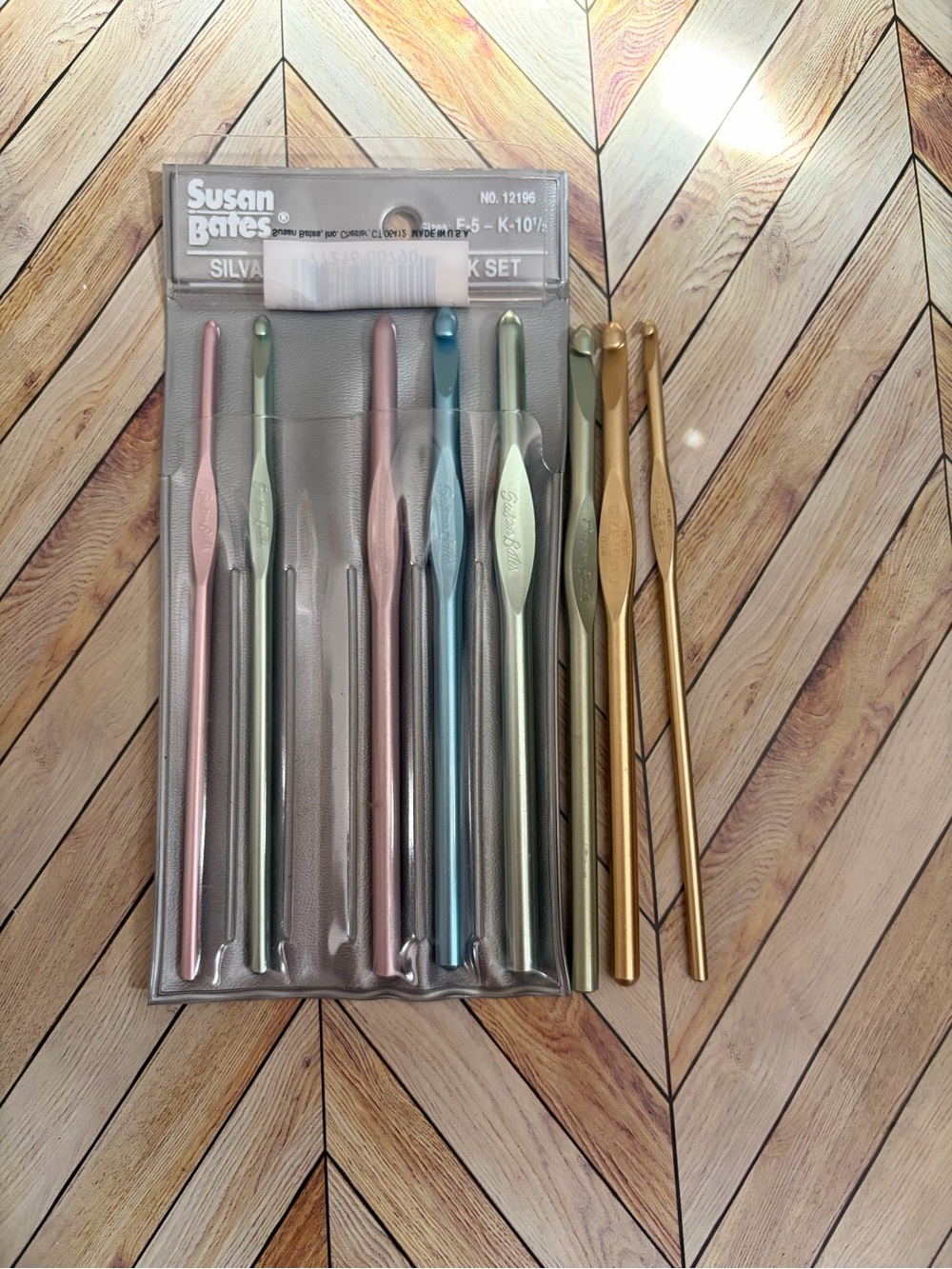 Vintage Susan Bates crochet hook set of 8 various sizes